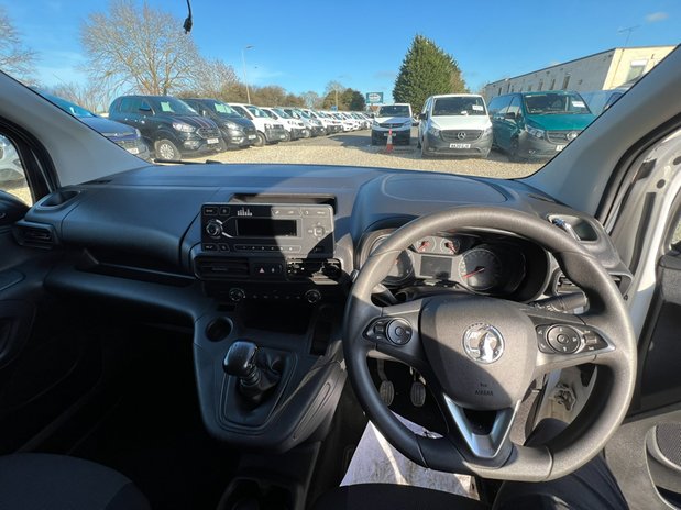 Vauxhall Combo SWB L1H1 Low Roof 2000 Dynamic Air Con EURO 6 NO VAT 35