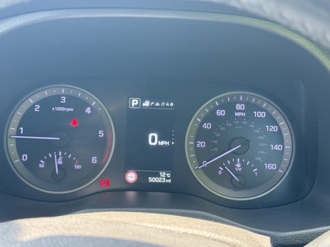 Hyundai TUCSON 1.7 CRDi Blue Drive Premium SUV 5dr Diesel DCT Euro 6 (s/s) (141 ps) 17
