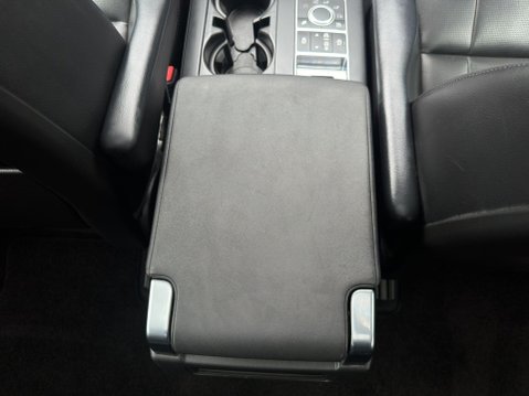 Land Rover Discovery 3.0 SD V6 Landmark Edition Auto 4WD Euro 6 (s/s) 5dr 39