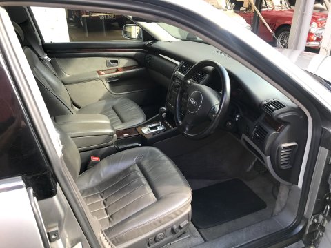 Audi A8 QUATTRO 6