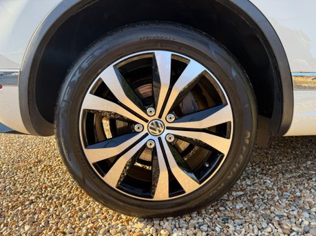 Volkswagen Touareg 3.0 TDI V6 BlueMotion Tech R-Line Tiptronic 4WD Euro 6 (s/s) 5dr 15