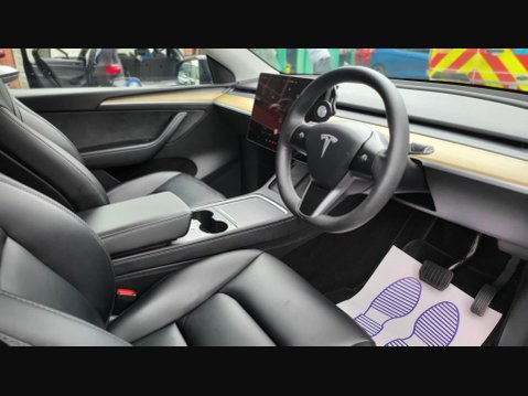 Tesla Model Y LONG RANGE AWD 12