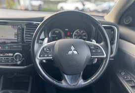 Mitsubishi Outlander PHEV 2.0h 12kWh GX4h CVT 4WD AUTO 32