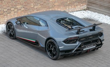 Lamborghini Huracan LP640-4 Performante 9