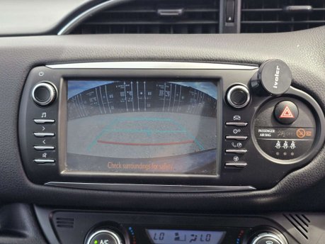 Toyota Yaris 1.5 VVT-h Design Hatchback 5dr Petrol Hybrid E-CVT Euro 6 (s/s) (100 ps) 33
