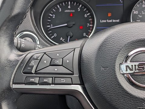 Nissan Qashqai DIG-T N-CONNECTA 23