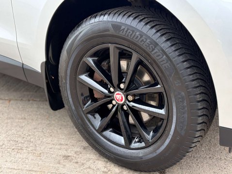 Jaguar F-Pace 2.0 F-PACE Prestige AWD D Auto 4WD 5dr 8
