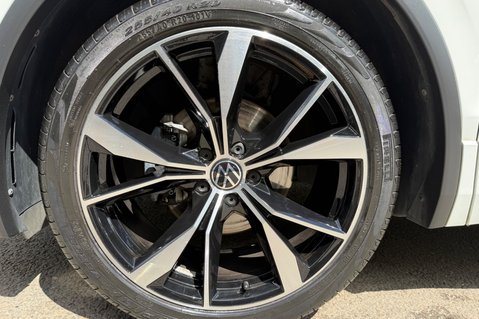 Volkswagen Tiguan R-LINE TSI DSG - ONE OWNER - APPLE CAR PLAY -ADAPTIVE CRUISE 64