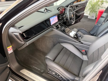 Porsche Panamera PDK 52