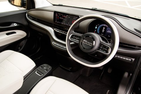 Fiat 500e LA PRIMA 4
