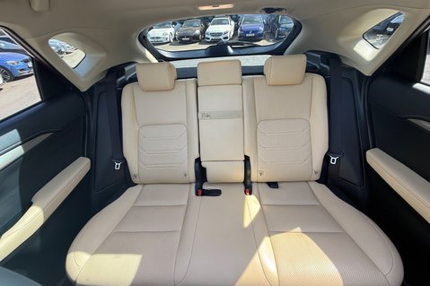 Lexus NX 300H LUXURY - PANORAMIC ROOF -2 OWNERS - 7 LEXUS SERVICES 40