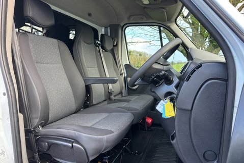Vauxhall Movano F3500 125 ps Cdti Luton with Tail Lift & Air Con - Direct from MOD 4
