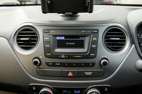 Hyundai i10 PREMIUM 23