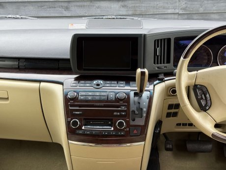 Nissan Elgrand AUTECH 3