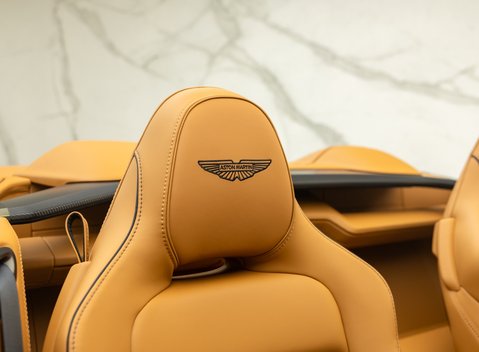 Aston Martin Vanquish Volante 15