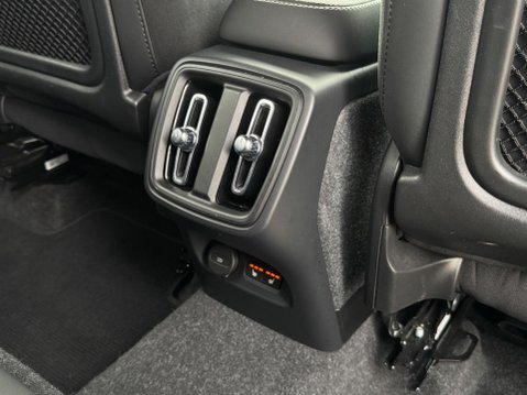 Volvo XC40 2.0 B3 MHEV Plus Dark DCT Auto Euro 6 (s/s) 5dr 22