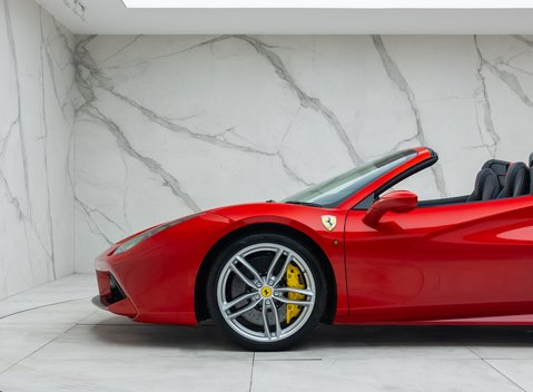 Ferrari 488 SPIDER 41