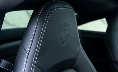 Porsche 911 Carrera 4S (992) 12