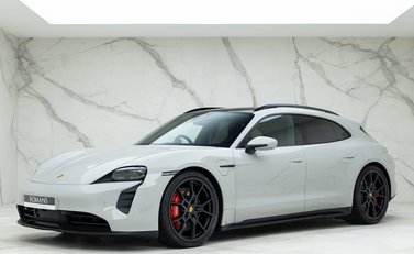Porsche Taycan GTS Sport Turismo 5