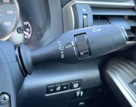 Lexus Is 2.5 IS 300h Advance CVT 4dr 54