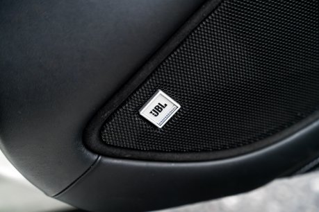 Ferrari F12 Berlinetta 4-LAYER BIANCO ITALIA PAINTWORK. CARBON FIBRE INTERIOR. JBL SOUND SYSTEM. 19