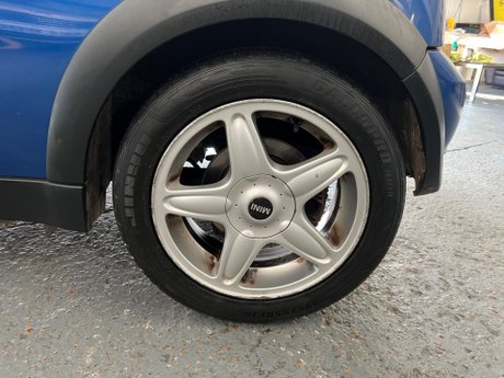 Mini Convertible 1.6 Cooper Euro 4 2dr 21