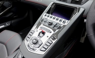 Lamborghini Aventador LP 700-4 Roadster 14