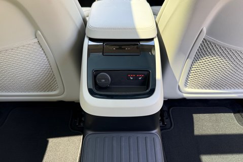 Volvo V60 RECHARGE T6 INSCRIPTION AWD - FULL MAIN DEALER SERVICE - HUGE SPEC 30
