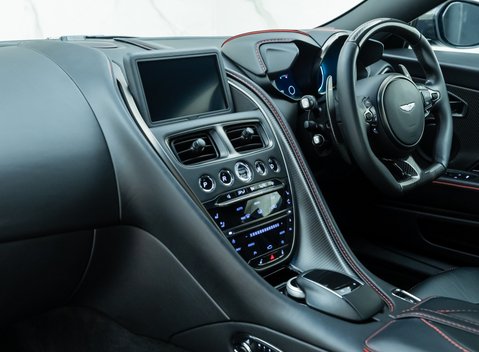 Aston Martin DBS Superleggera 16