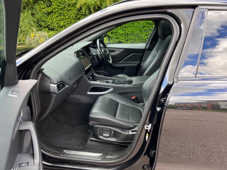 Jaguar F-Pace 2.0 D180 Chequered Flag Auto AWD Euro 6 (s/s) 5dr 26