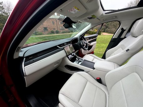 Jaguar F-Pace R-DYNAMIC BLACK 75