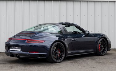 Porsche 911 Targa 4 GTS (991.2) 7