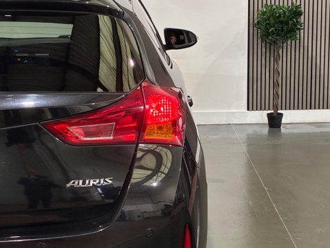 Toyota Auris 1.6 V-Matic Excel Euro 5 5dr 22