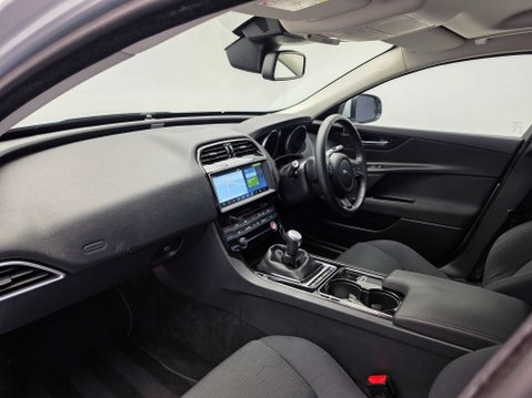 Jaguar XE 2.0 XE SE D 4dr 27