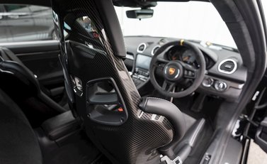 Porsche 718 Cayman GT4 15