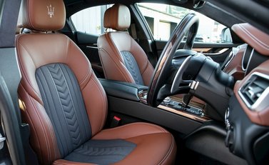 Maserati Ghibli GranLusso 12