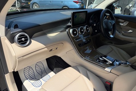 Mercedes-Benz GLC GLC 250 4MATIC SPORT PREMIUM PLUS - RARE BUILD - PAN ROOF - 360 CAMERA 22