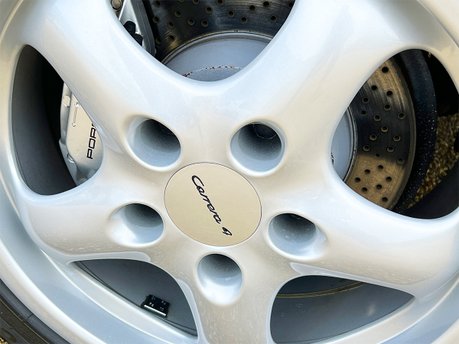 Porsche 911 CARRERA 4 36