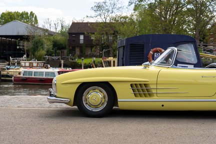 Mercedes-Benz SL Series 300SL Roadster 15