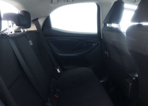 Toyota Yaris 1.5 Yaris Design HEV CVT 5dr 49