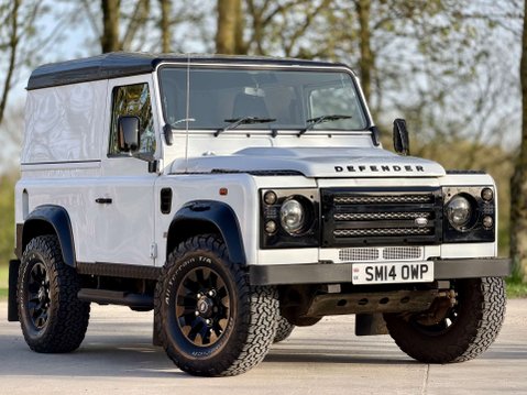 Land Rover Defender 2.2 Defender 90 Hard Top TD 4WD 5dr 1