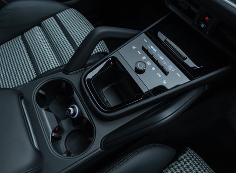 Porsche Cayenne TURBO E-HYBRID COUPE 26