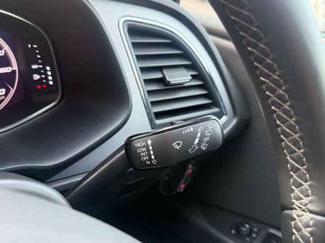 SEAT Leon 2.0 Leon Xcellence Luxury TSi Semi-Auto 5dr 24