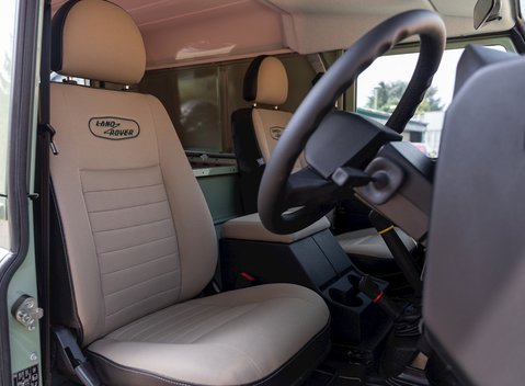 Land Rover Defender 90 Heritage Hard Top 12