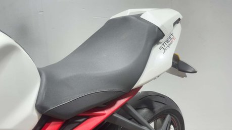 Triumph Street Triple R 2015 15K QUICK SHIFTER ARROW EXHAUST NEW MOT NAKED BIKE 51