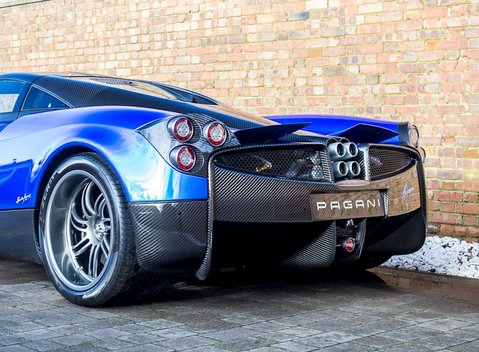 Pagani Huayra 37