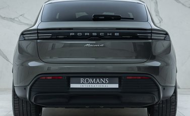 Porsche Macan 4 Electric 8