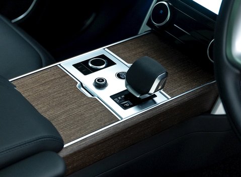 Land Rover Range Rover D300 SE 19