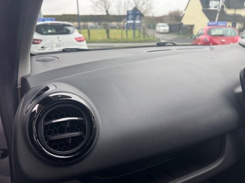 Renault Clio 1.2 16V Dynamique MediaNav Euro 5 5dr 29