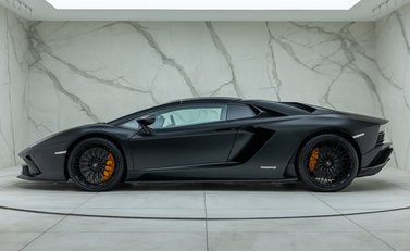 Lamborghini Aventador S LP 740-4 ROADSTER 7